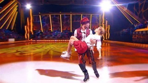 Маруся Зыкова и Роман Костомаров. «Вдоль по Питерской». Фрагмент выпуска от 29.12.2013