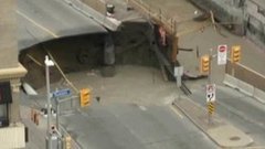 Огромная дыра в центре Оттавы. Хиты интернета