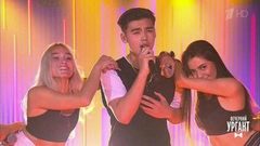 Now United и группа «Фрукты» — «What Are We Waiting For?». Вечерний Ургант. Фрагмент выпуска от 23.04.2018