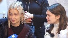 Маша Гойя и Дина Гарипова уже на гриме. За кадром. Голос-1