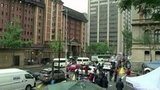 Южноафриканский бегун Оскар Писториус не признает себя виновным в преднамеренном убийстве