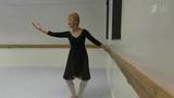 80-летняя жительница Великобритании сдала экзамен и наконец получила диплом балерины