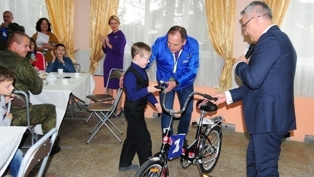 <p> В рамках акции особое внимание было уделено многодетным семьям, детям с ограниченными возможностями и вдовам погибших военнослужащих</p>