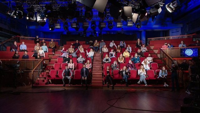 <p>Фотолестница за 18 марта 2021 года. Гости студии: Zivert и Макс Барских, Вера Брежнева.</p>