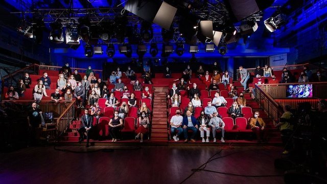 <p>Фотолестница за 19 апреля 2021 года. Гости студии: Наталья Водянова и Михаил Зыгарь, Юрий Гальцев.</p>