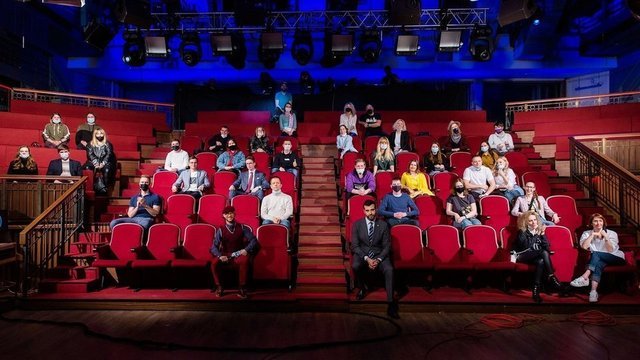 <p>Фотолестница за 20 апреля 2021 года. Гости студии: Костя Цзю, Zventa Sventana.</p>