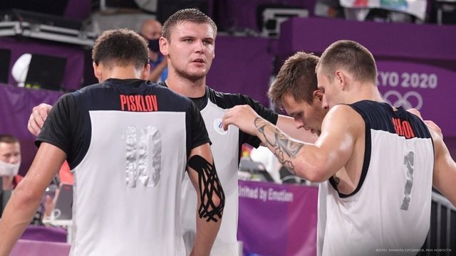 <p>Мужская сборная России по баскетболу 3х3 после поражения в финале против Латвии</p>