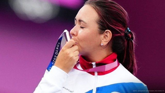 <p>Елена Осипова стала второй в стрельбе из лука, уступив в финале кореянке Ан Сан</p>