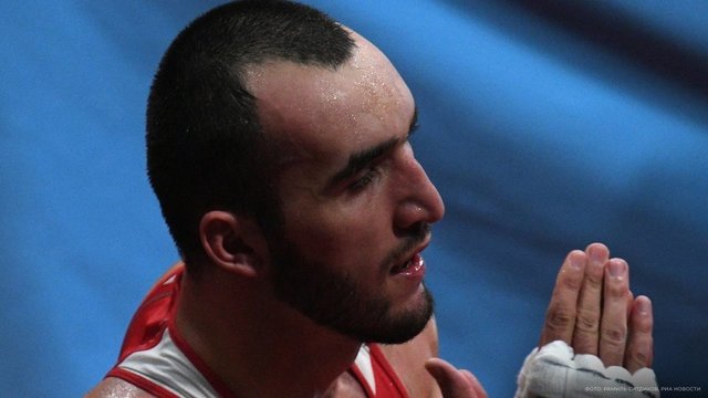 <p>Боксер-тяжеловес Муслим Гаджимагомедов проиграл в финале и стал серебряным медалистом</p>