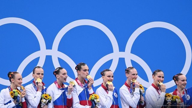 <p>Сборная России по синхронному плаванию с золотыми медалями в командном турнире</p>