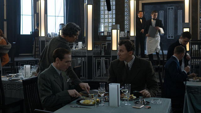 <p>Кадр из сериала. Александр Вертинский (Алексей Филимонов) и Иван Мозжухин (Павел Ерлыков) обедают в ресторане «Магнолия»</p>