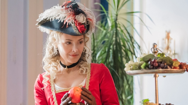 <p><b>Ольга Фадеева</b> предстала в роли личной шпионки Екатерины, графини Протасовой.</p>