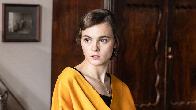 <p>Ангелина Стречина в роли сестры Лили Эльзы</p>