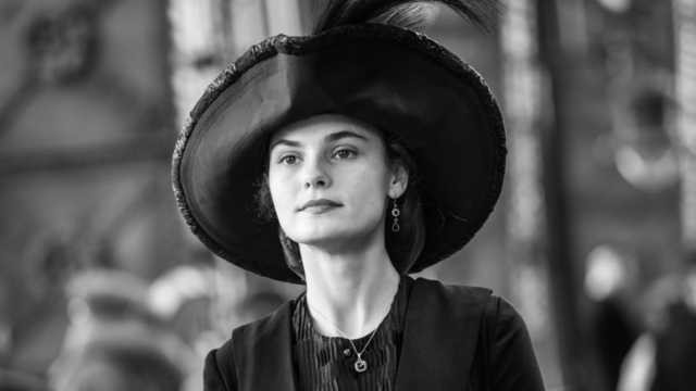 <p>Ангелина Стречина в роли сестры Лили Эльзы</p>