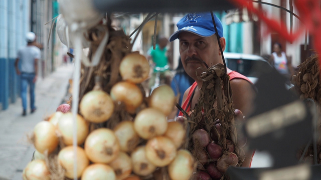 <p>Государственные магазины похожи на советские с дефицитом и дороговизной. Зато процветает уличная торговля и рынки, где и ассортимент шире, и цены ниже</p>