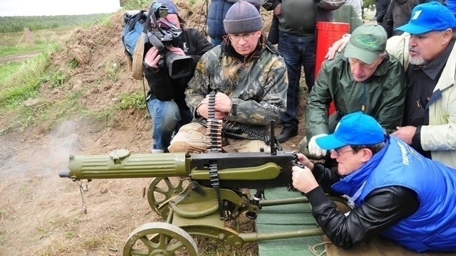 <p>Дмитрий Дибров попробовал себя в роли наводчика-оператора лучшего в мире зенитного комплекса ЗРПК «Панцирь» и признался, что это очень сложная система</p>