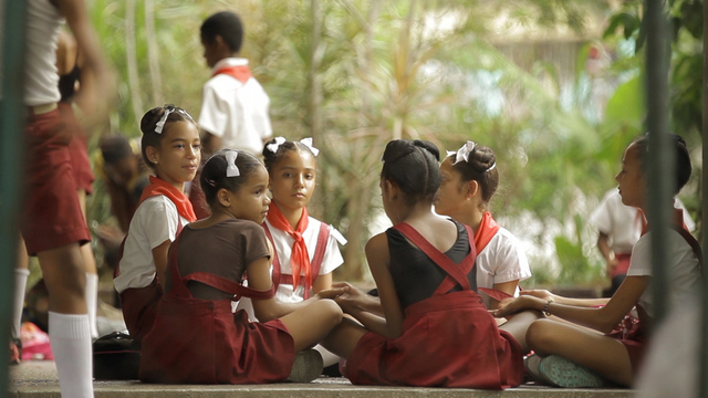 <p>Куба — одна из немногих стран, где пионерское движение не только активно, но и поддерживается на государственном уровне. Все школьники с 5 до 15 лет состоят в Пионерской организации имени Хосе Марти, официальные задачи которой — привить молодежи интерес к учебе и воспитать социальную ответственность, патриотизм и любовь к народам всего мира</p>