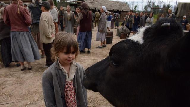 Среди вызовов для съемочной группы — работа с животными и детьми. И те, и другие на экране подкупают своей непосредственностью, но на площадке работать с ними, как с профессиональными актерами и каскадерами, невозможно. В этом эпизоде создателям картины повезло — в кадре настоящая идиллия