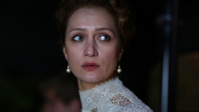 Виктория Исакова — Лидия Киреевская <div><p>Богатая польская дворянка, которая решает отомстить Мате Хари за то, что та отказалась от ее покровительства</p><p>Виктория Исакова: «Чтобы понимать, что делать в седле, и элементарно сидеть на лошади, я брала несколько занятий. С животными сниматься довольно трудно, лошади очень чувствуют твой страх. Начало трюка делала я, а продолжала его девушка-каскадер. Переживала я страшно, но все прошло хорошо».<br></p></div>