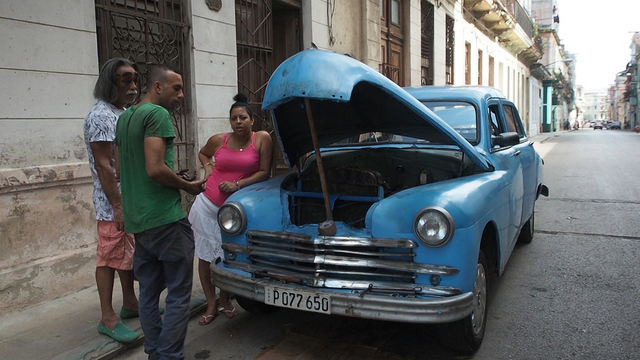 <p>Раритетные автомобили — одна из визитных карточек Кубы</p>