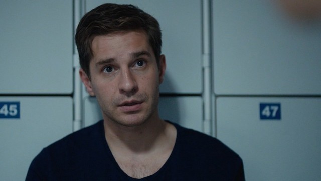 <p>Александр Ратников — Роман Фокин</p><p><br></p><p>Сержант, стажер в Отделе собственной безопасности. Проходит испытательный срок после командировки в Чечне</p>