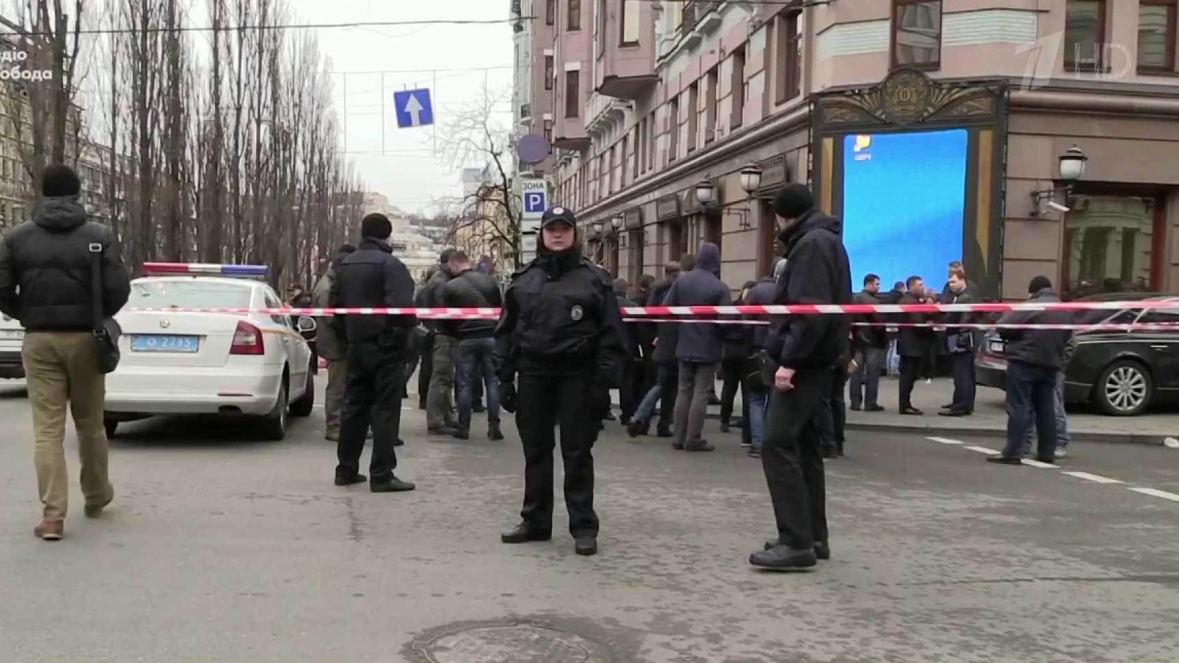 Новости на 1 в 21.00 сегодня. Застрелен в центре Киева. Полиция ищет.