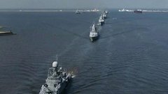 На рассвете в Санкт-Петербурге стартовала первая репетиция Главного Военно-морского парада