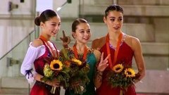 Церемония награждения. Девушки. Гран-при Италии. Гран-при по фигурному катанию среди юниоров 2019/20