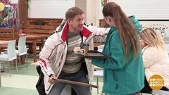 Дмитрий Талабуев кидается бутербродами. Доброе утро. Фрагмент выпуска от 03.12.2019