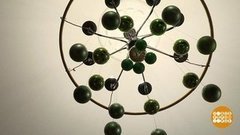 Делаем подвесную елку из елочных шаров