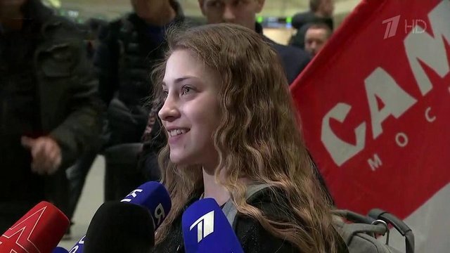 В столичном аэропорту Домодедово встречали триумфаторов Чемпионата Европы по фигурному катанию