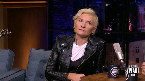 Лидер группы «Ночные снайперы» Диана Арбенина о первой гитаре и биографии. Вечерний Ургант. Фрагмент выпуска от 11.02.2020