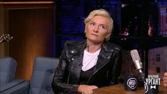 Лидер группы «Ночные снайперы» Диана Арбенина о первой гитаре и биографии. Вечерний Ургант. Фрагмент выпуска от 11.02.2020