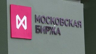 Нефтяные цены восстанавливаются после обвала котировок сразу на четверть