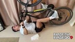 Велогонщик на самоизоляции. Видели видео? Фрагмент выпуска от 26.04.2020