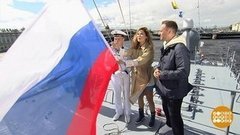 Марина Ким и Тимур Соловьев поднимают флаг. Доброе утро. Фрагмент выпуска от 24.07.2020