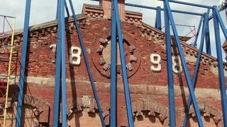 В Москве целиком передвинули дом с места, на котором он простоял больше века