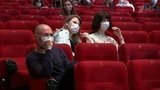 Спокойная ситуация с COVID-19 позволяет снимать ограничения, в Москве снова можно пойти в кино