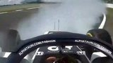 Российский гонщик «Формулы-1» Даниил Квят чудом не пострадал в автоаварии