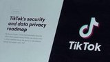 Запрет на скачивание китайского приложения TikTok и мессенджера WeChat в США отложили на неделю