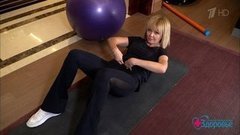 Выглядеть молодо без косметики. Упражнения от певицы Валерии. Здоровье. Фрагмент выпуска от 27.09.2020