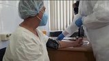 В нескольких российских регионах вакцинируют медработников от коронавируса
