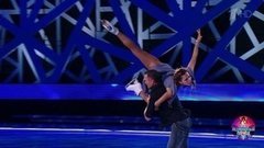 Регина Тодоренко и Роман Костомаров — «С любимыми не расставайтесь». Ледниковый период 2020. Фрагмент 