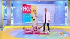 Лечим боль за одну минуту: упражнение от ночных судорог. Жить здорово! Фрагмент