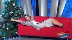 «Ура, я больше не буду одиноко сидеть на этом диване!» - Юлия Барановская рада прогнозу астролога. Мужское / Женское. Фрагмент 