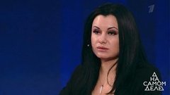 Объявившая о беременности от женатого певца встречается с его женой. На самом деле