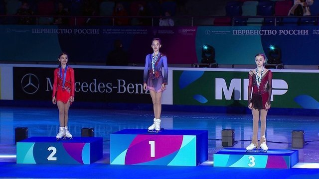 Церемония награждения. Девушки. Первенство России по фигурному катанию среди юниоров 2021