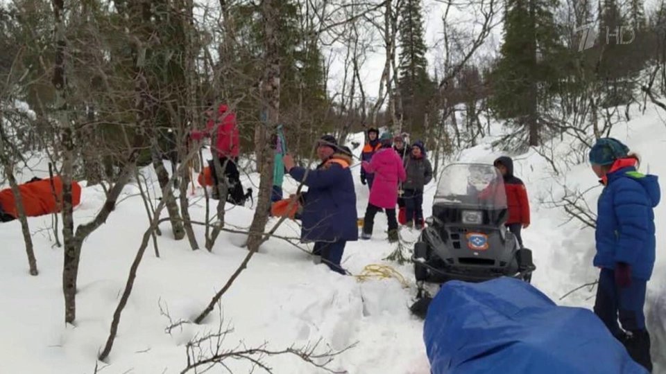 Трагедия в хибинах последние новости. Лавина в Мурманской области 2021. Лавина в Хибинах 2021. Трагедия в Хибинах 2021. Сход лавины Хибины.