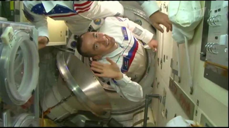 Назвали юрием в честь гагарина. МКС Гагарин. Открытия в космосе 2021. Союз МС-20 космический аппарат на МКС 2021. Российско американский экипаж в космосе.