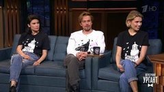 Актер Дарья Мельникова, Клавдия Коршунова и Александр Петров о спектакле "Мам, а кто это на фото?". Вечерний Ургант